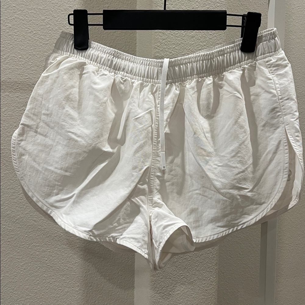 Aritzia Golden track shorts with liner white size Medium